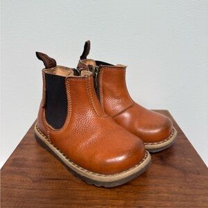 Kavat Brown Chelsea Boots 22